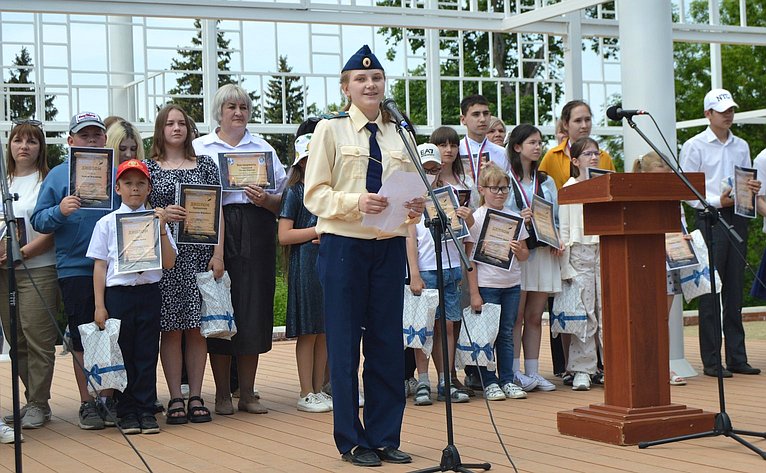 Сергей Рябухин в ходе поездки в регион принял участие в 57-м Всероссийском Пушкинском празднике поэзии в с. Языково Карсунского района
