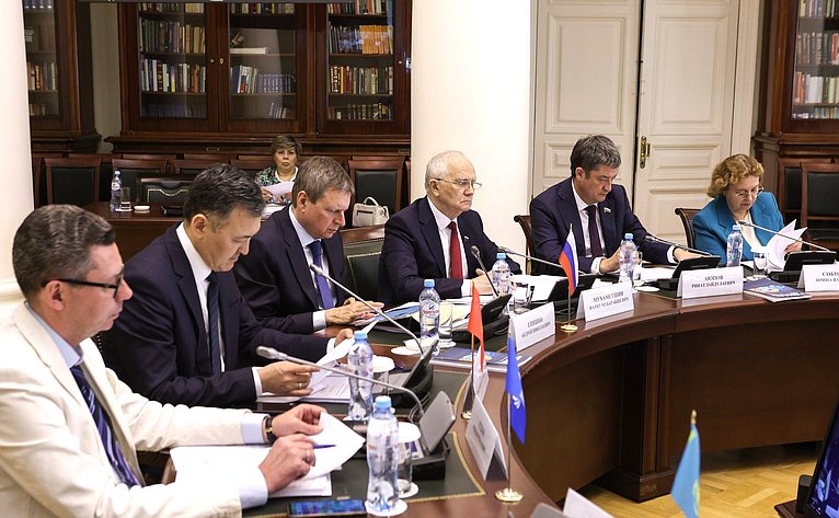 Сенаторы РФ приняли участие в заседании Постоянной комиссии МПА СНГ по экономике и финансам