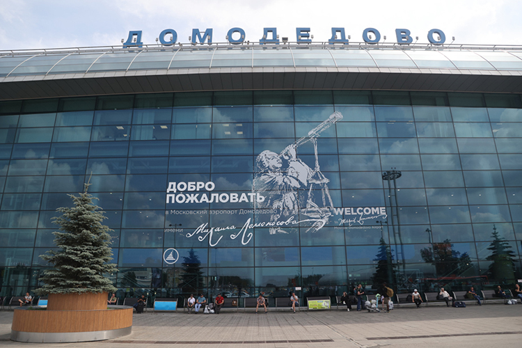 «Пока сценарий для Домодедово остается негативный: за бесценок важный стратегический актив подарят близким людям», — делают вывод авторы «Незыгаря»*