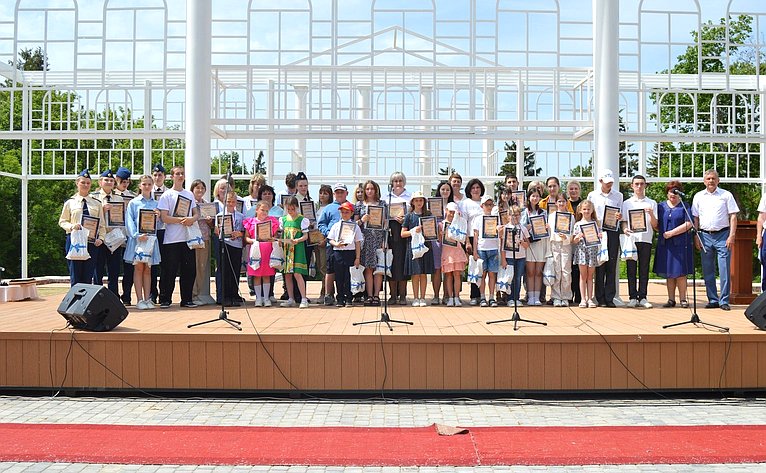 Сергей Рябухин в ходе поездки в регион принял участие в 57-м Всероссийском Пушкинском празднике поэзии в с. Языково Карсунского района