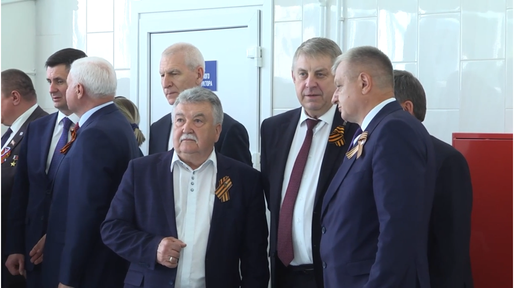 В Унече торжественно открыли спорткомплекс с бассейном