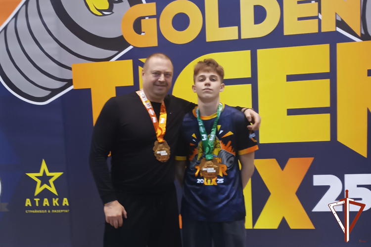 На Среднем Урале офицер Росгвардии и его сын стали призерами Чемпионата мира по силовым видам спорта