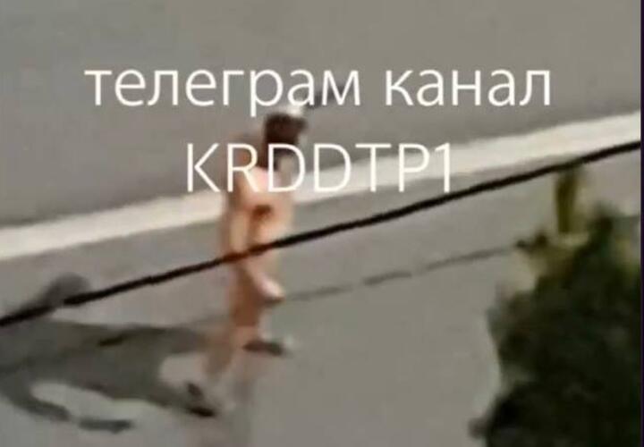 Голый пьяный бомж хулиганил в Юбилейном микрорайоне Краснодара