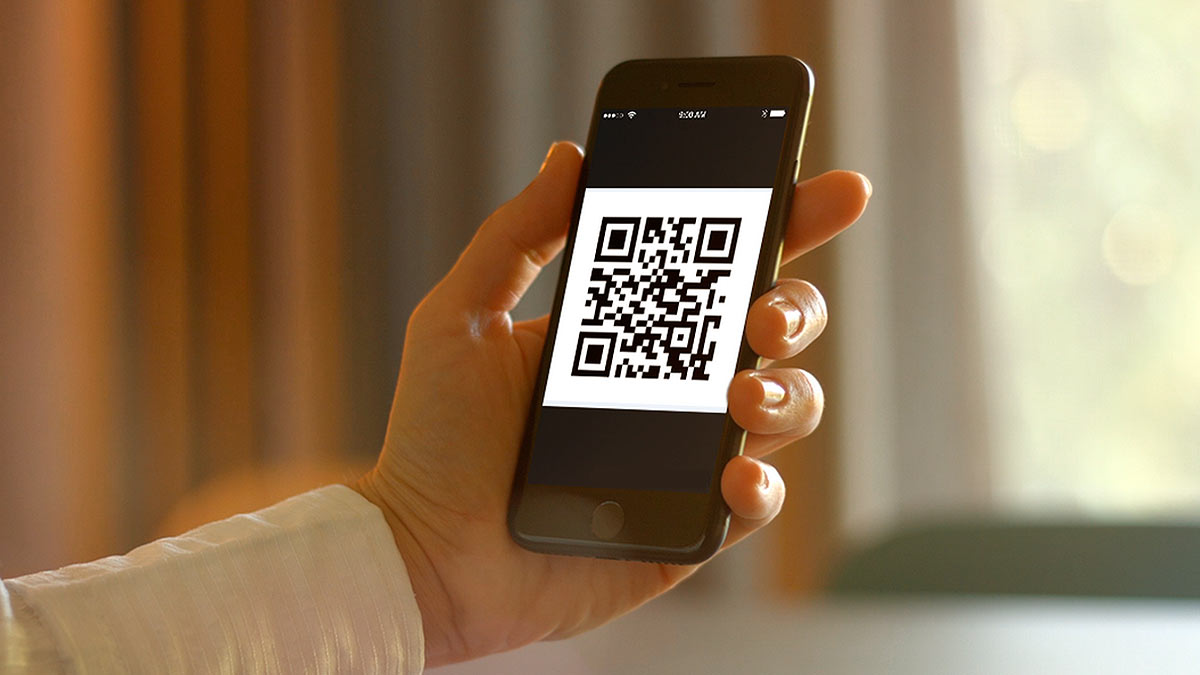 Сканирование qr кода. Сканер кьюар кодов. Смартфон с qr кодом на экране. Сканирование qr кода с телефона. Сканируй qr код.