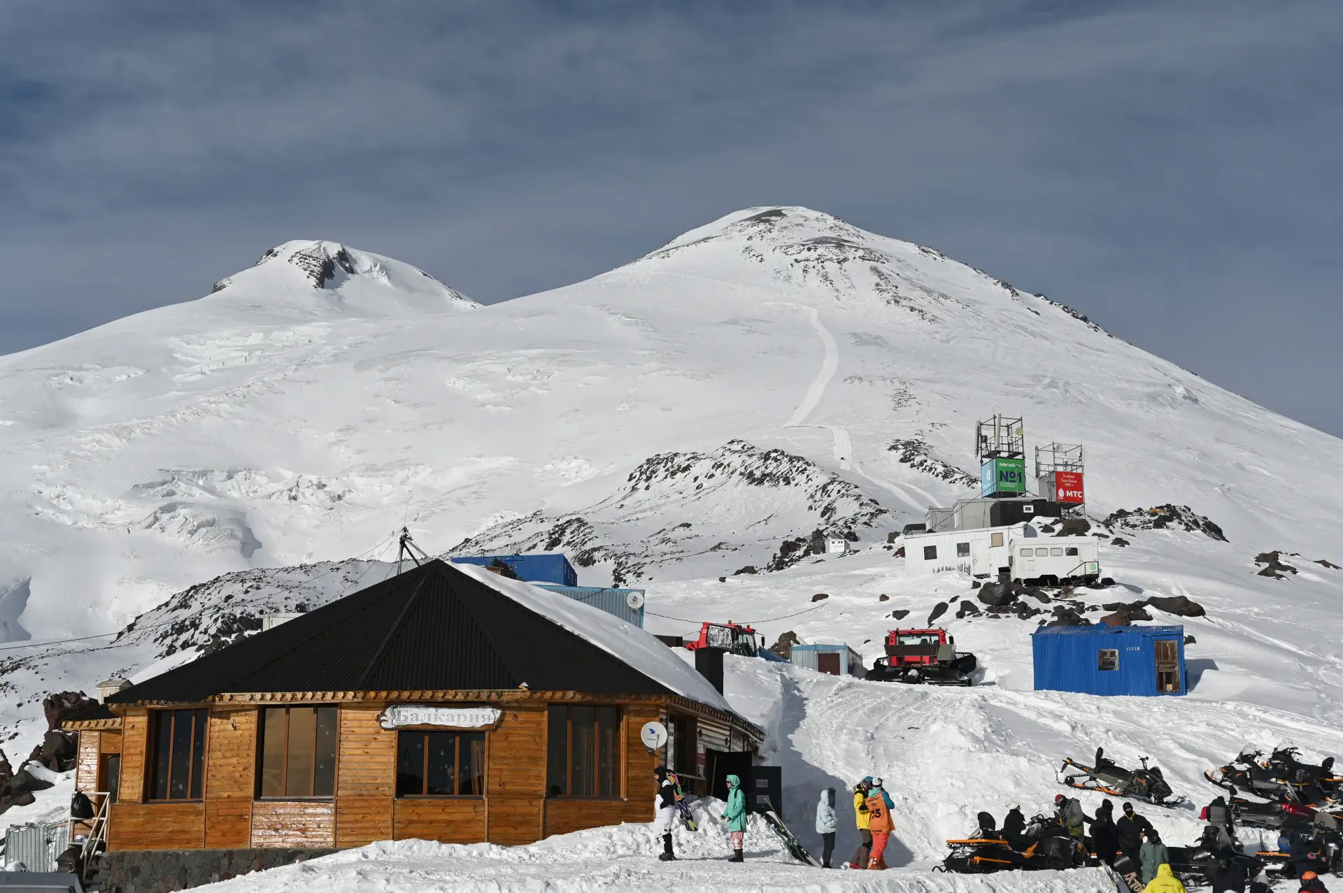 Опасность схода лавин сохраняется в горах Кабардино-Балкарии. Фото. Горнолыжный курорт 
