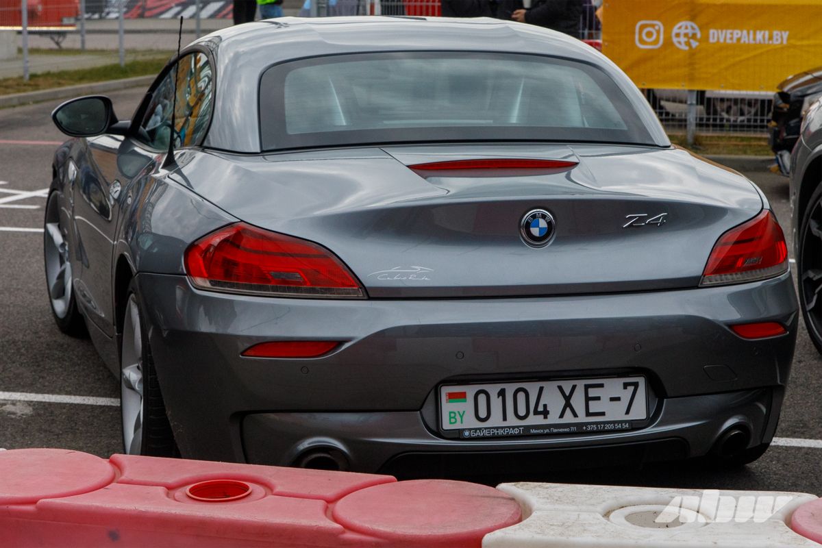 Кто на Boxster, кто на Corvette: смотрите, какие авто приехали на трек-день под Минском