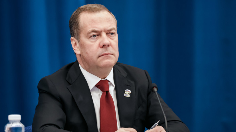 Медведев — о задержании в Бельгии Могерини: пошла на пенсии вразнос