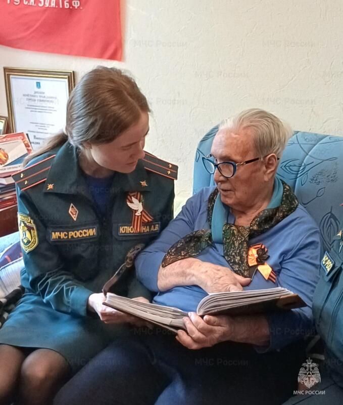 Спасибо за Победу! Сотрудники Главного управления поздравили участницу Курской битвы Клавдию Вьюговскую