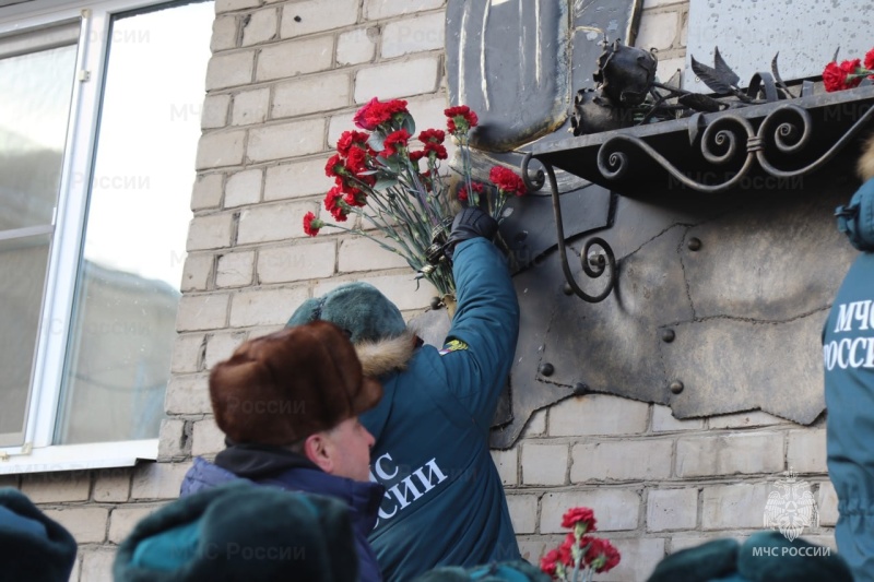 Обновлённый барельеф в память пожарным, погибшим при исполнении долга, открыли в Чите