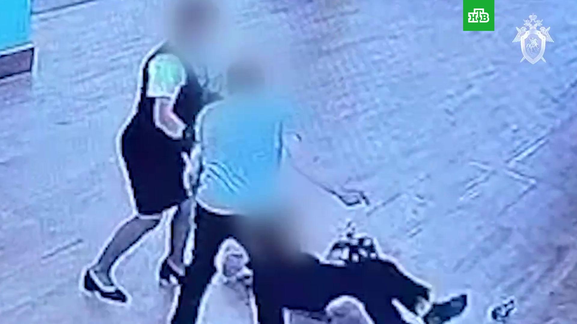 Нападение на аэропорт. Видео нападения на женщину в Братске.