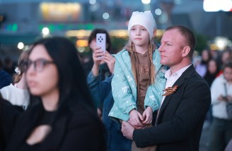 Алексей Текслер поздравил южноуральцев с юбилеем Великой Победы на праздничном концерте