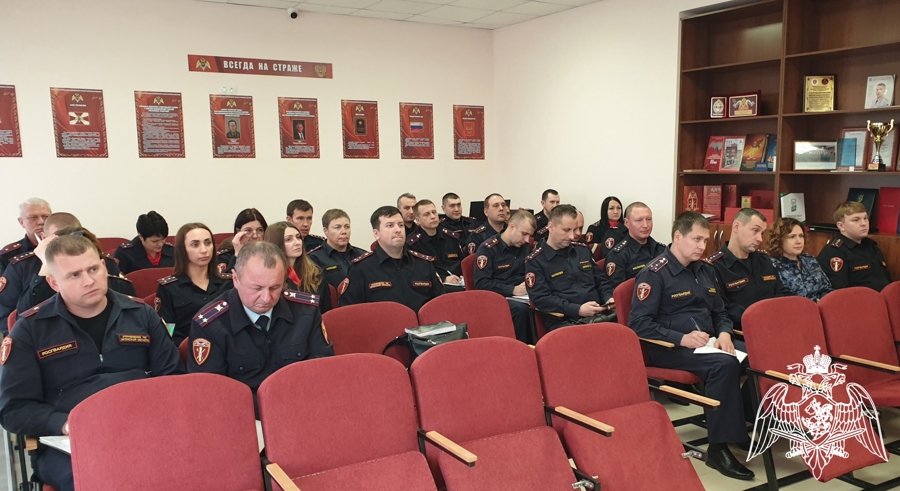 Следователь регионального следственного управления встретился с сотрудниками Управления Росгвардии по Брянской области