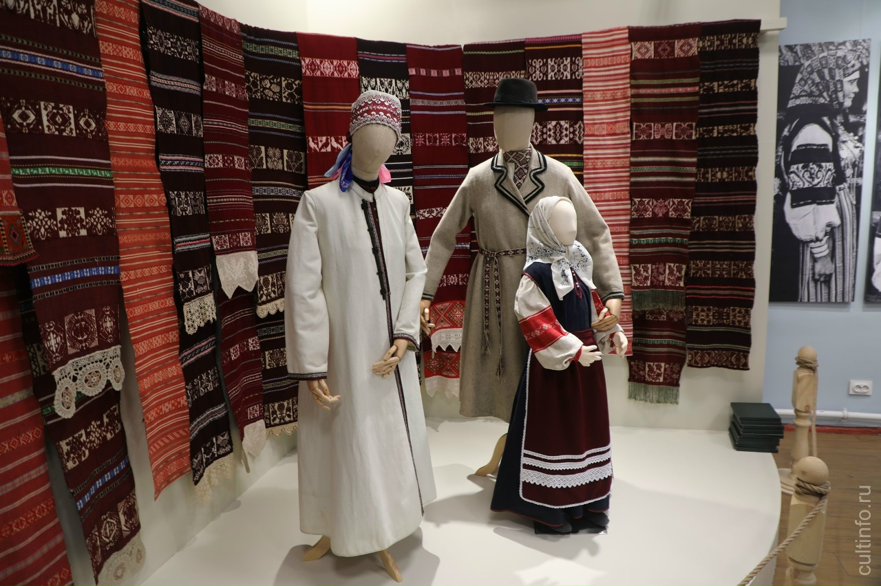 Выставка «По платью видно, кто идет» 