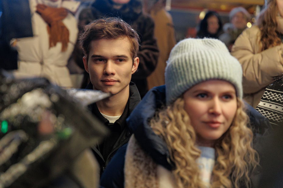 Кадры из фильма «Москва слезам не верит. Всё только начинается». Актеры Рузиль Минекаев и Юлия Топольницкая