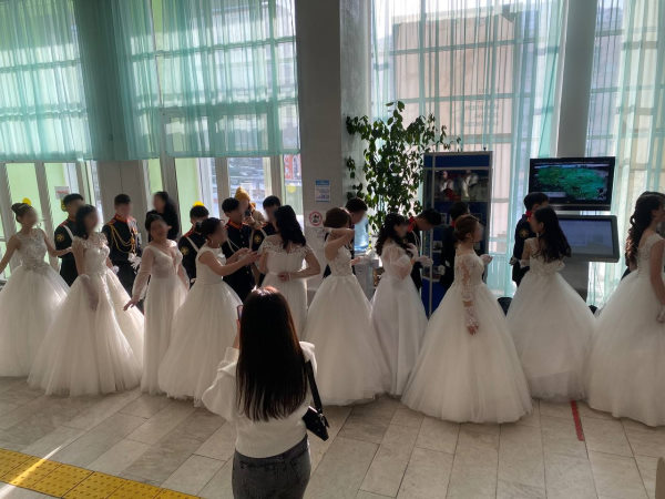 В Улан-Удэ 29 пар кружились на благотворительном балу