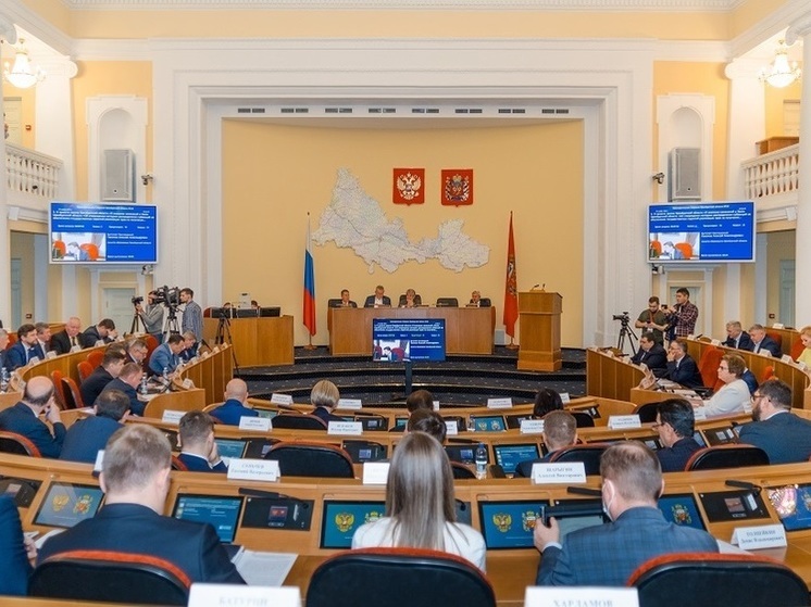 Депутаты ЗакСоба Оренбургской области приняли бюджет региона в первом чтении