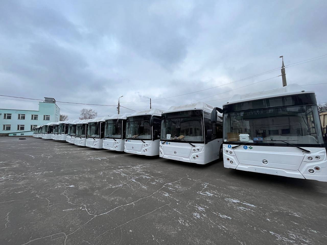 Новые автобусы пришли. Новый ЛИАЗ 2022. ЛИАЗ 5292 новый. Новый ЛИАЗ В городе Орле. Новый автобус ЛИАЗ 2023.