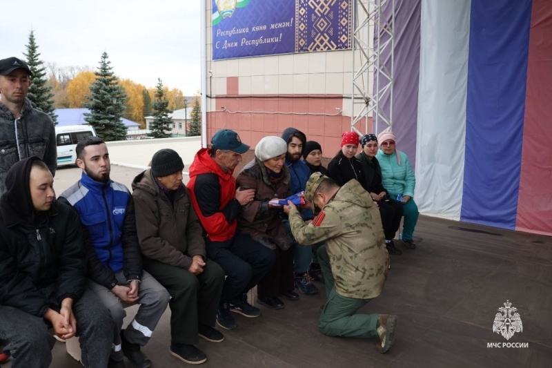 Сотрудники МЧС России простились с погибшим на СВО товарищем Булатом Хисамовым