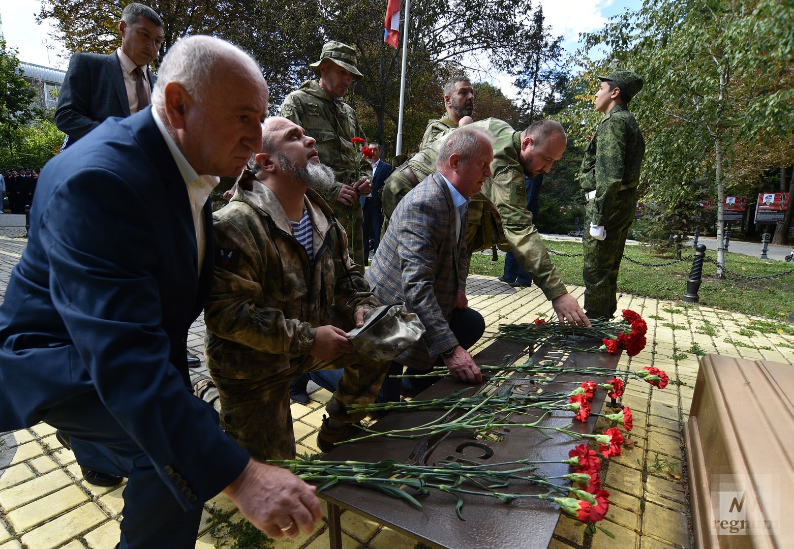 Возложение цветов к памятнику Василию Маргелову