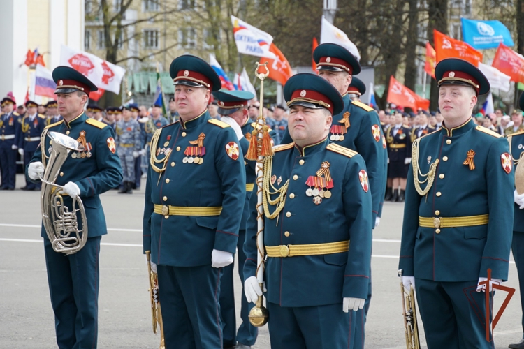 В Кирове сотрудники и военнослужащие Росгвардии приняли участие в торжествах, посвященных 81-ой годовщине Победы в Великой Отечественной войне (видео).
