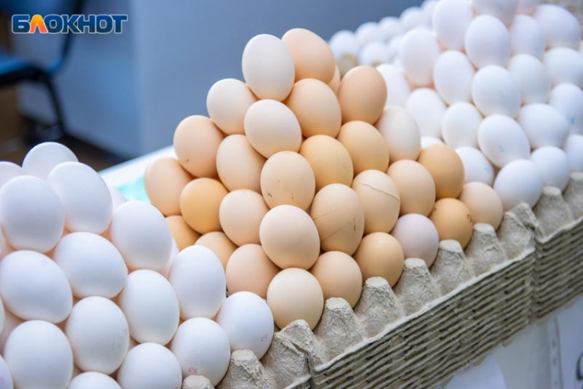 Цены на яйца и муку снизили в Волжском перед Пасхой