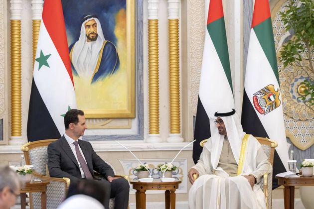Президент Президент Объединённых Арабских Эмиратов шейх Мухаммад бен Зайд аль-Нахайян на встрече со своим сирийским коллегой Башаром аль-Асадом в Абу-Даби 19 марта 2023