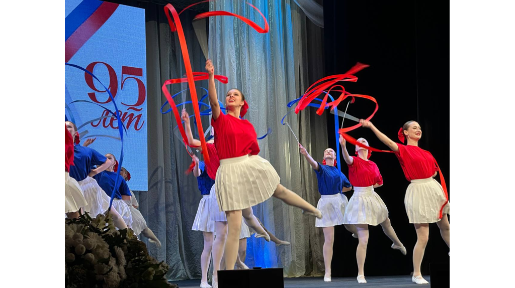 В Брянске 95-летие БГУ отметили концертом