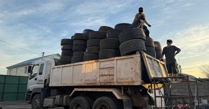 На таможне «Нарын» выявлена схема незаконного ввоза шин для грузовиков