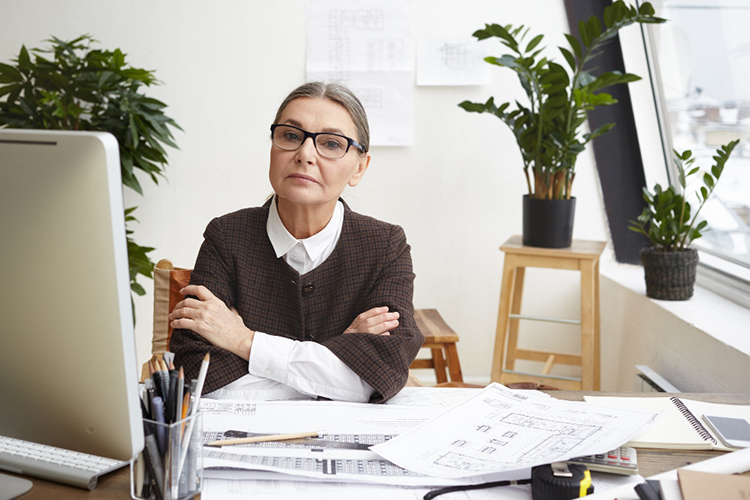 «В государственные учреждения обычно идут за стабильностью… Там зарплата не доходит и до 100 тысяч рублей, колеблется на уровне 50–80 тысяч рублей»