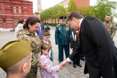 Андрей Воробьев с сыновьями почтил память героев Великой Отечественной войны