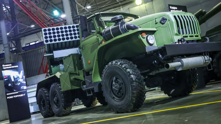 Заводы работают в 4 смены, но не всё нужное оружие доходит до фронта. Почему так?