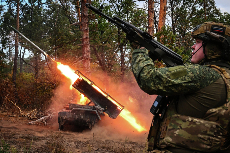 Российские вооруженные силы, несмотря на противодействие противника, продолжают выбивать украинские с занятых территорий