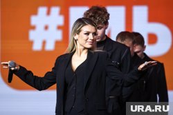 По словам Чеботиной, она настолько погружена в карьеру, что времени на личную жизнь не остается