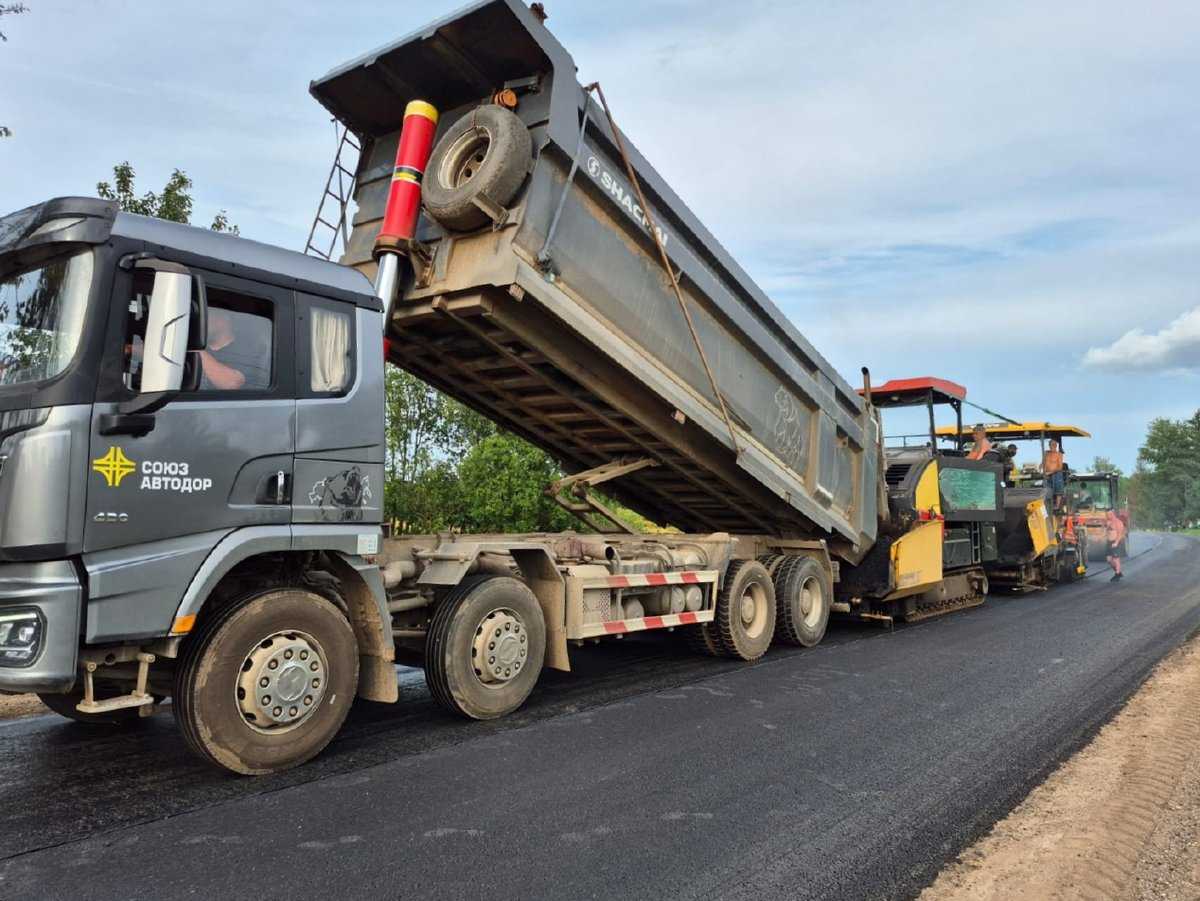 На дорогах заменят покрытие, нанесут разметку и установят дорожные знаки.