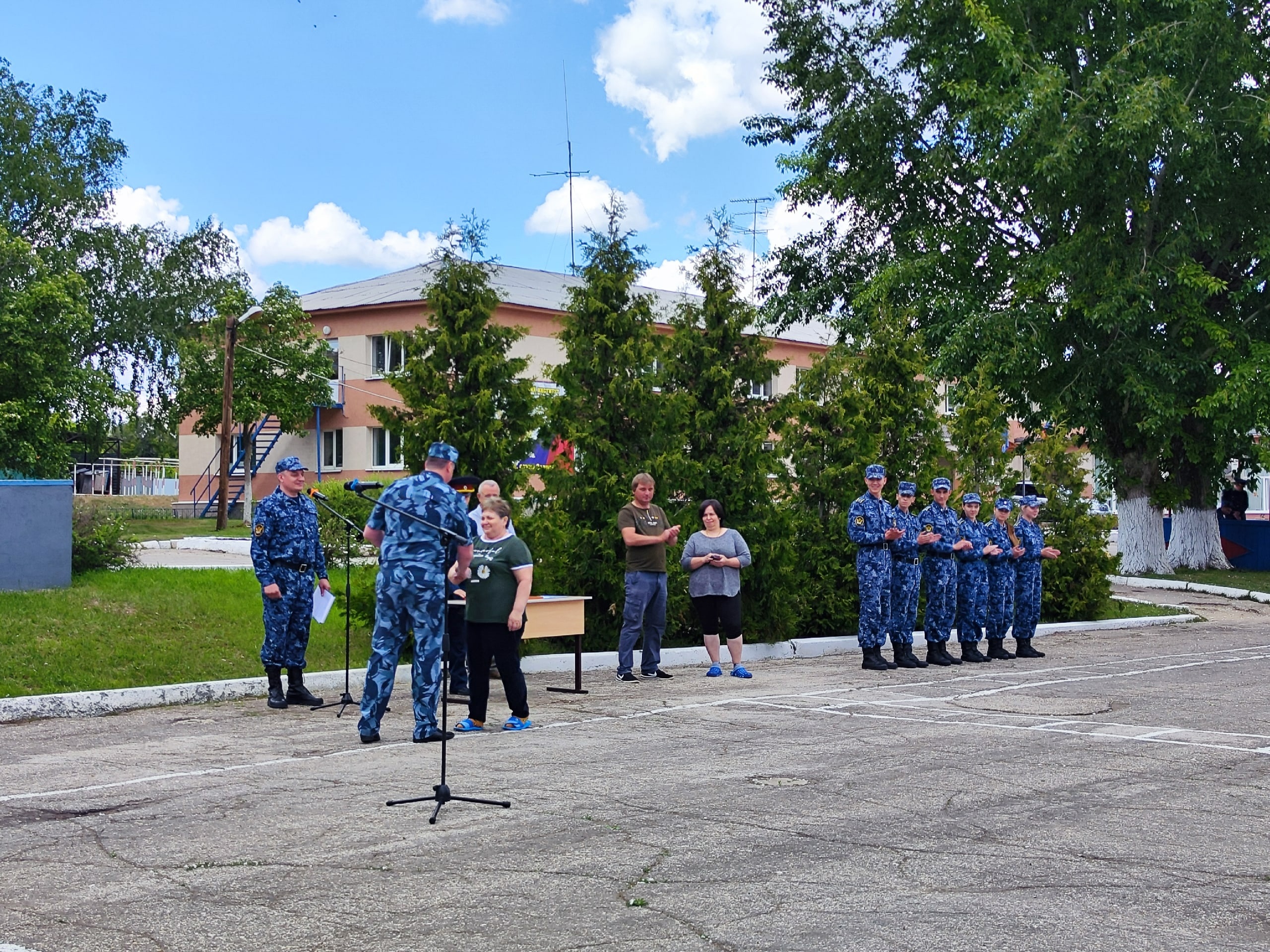 Новости богдановки. Новости богдановки. Новости богдановки. Фото сход жителей на улице для презентации powerpoint. Новости саратовской библиотеки.