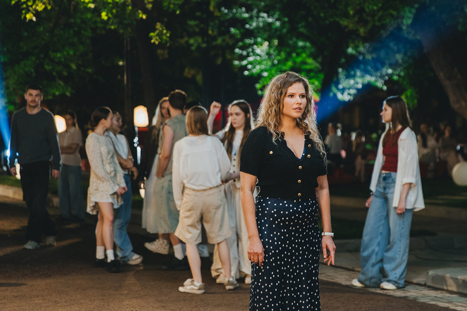 Кадры из фильма «Москва слезам не верит. Всё только начинается». Актриса Юлия Топольницкая