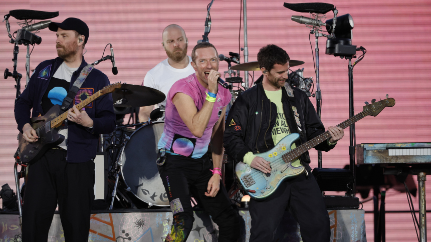 Главу IT-компании Astronomer случайно уличили в измене на концерте Coldplay