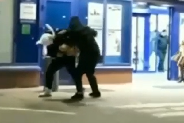 видео избиения прохожих в белгороде