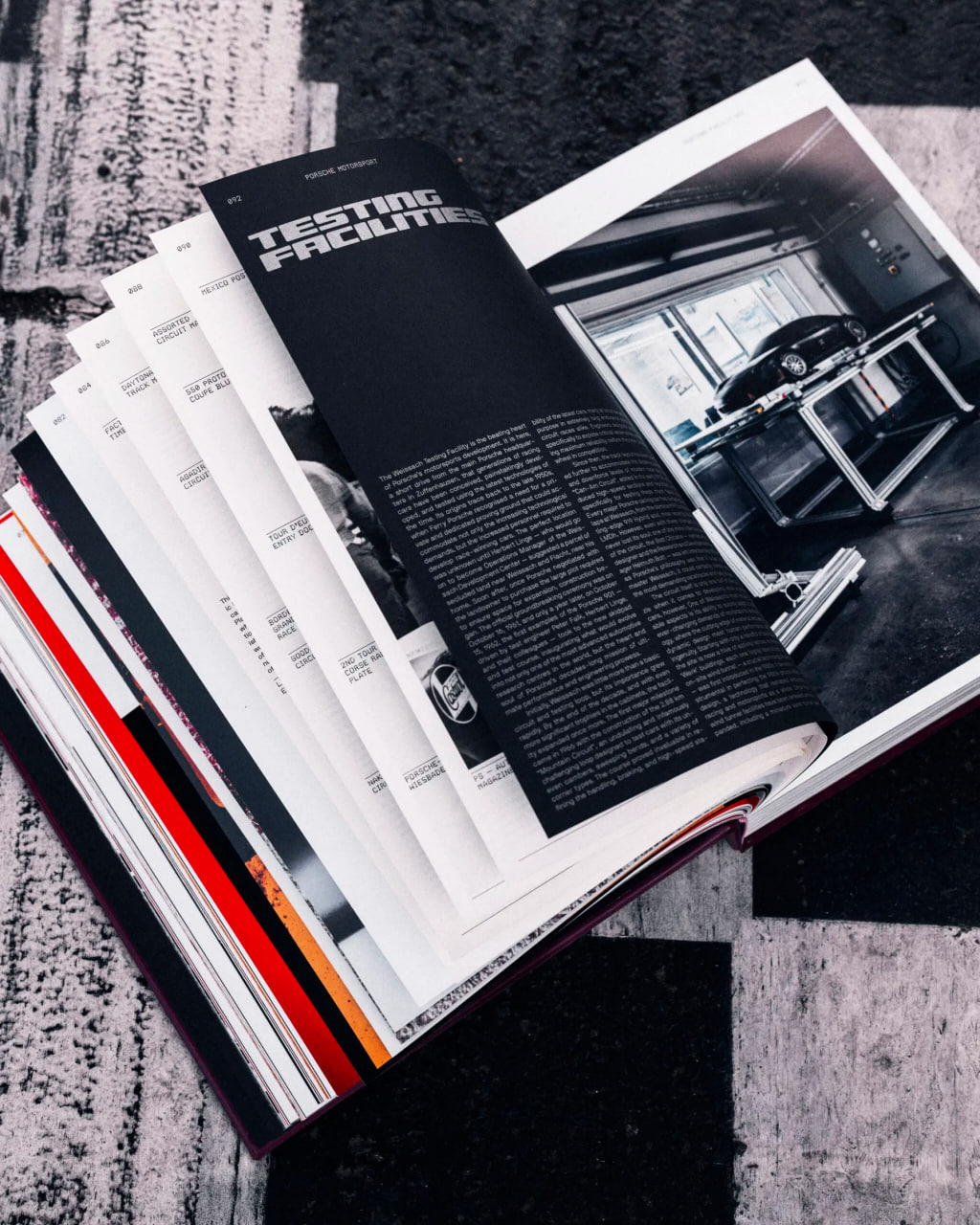 Издательство Type 7 выпустило настольную книгу о Porsche (фото 5)