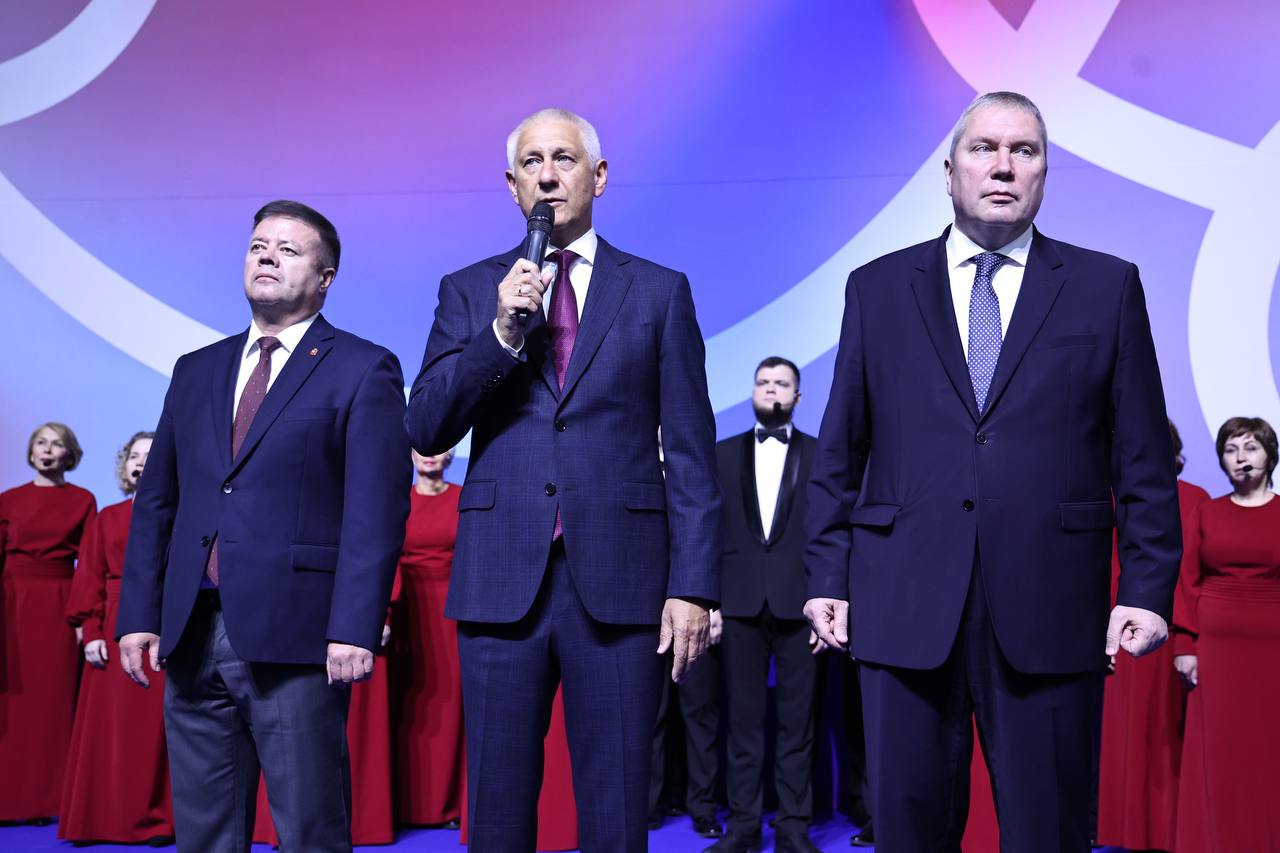 Идеальные фото российских фигуристок: стартовал Гран-при «Звезды Магнитки»