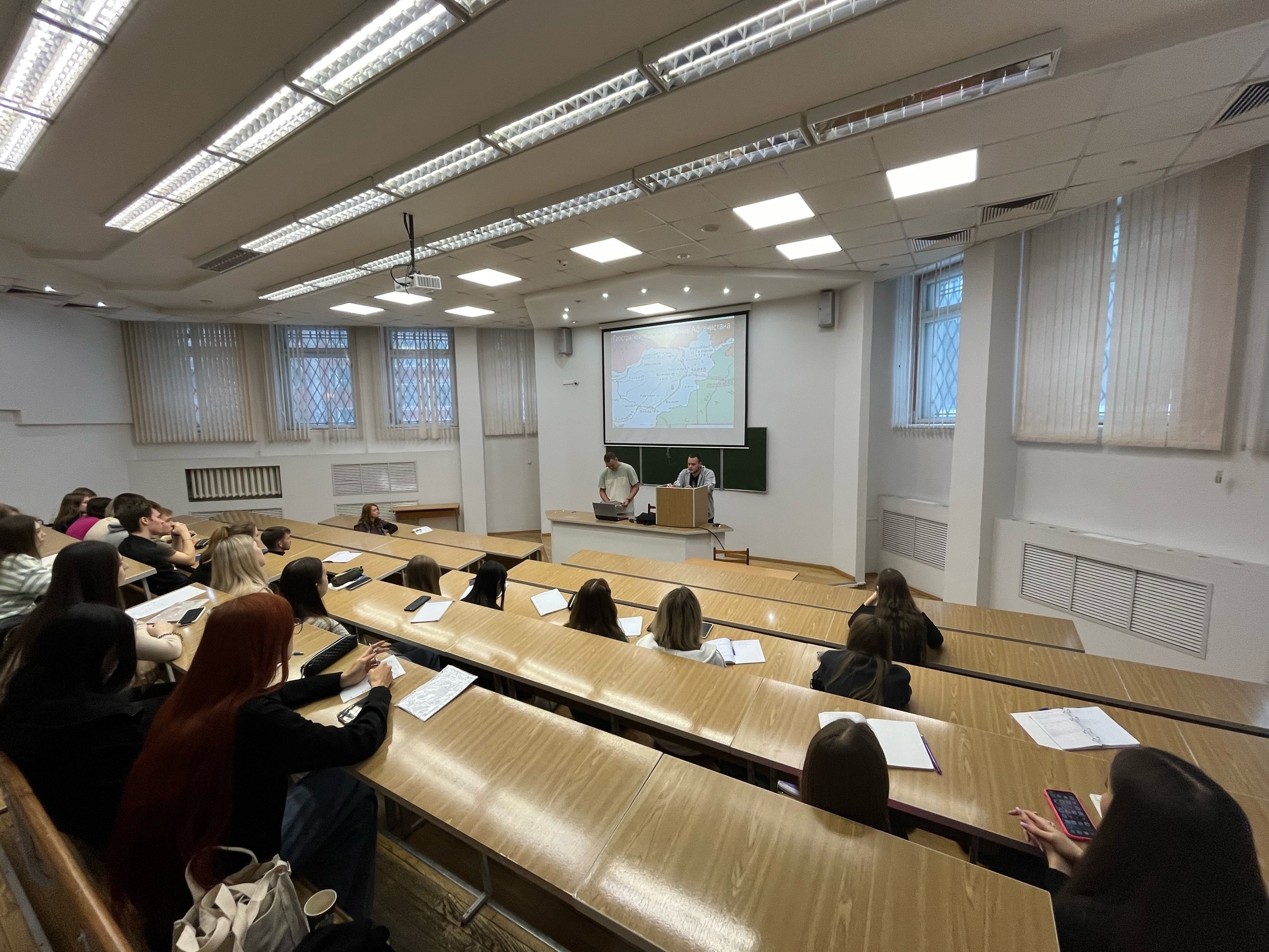 Нескольких заседаний. Экспертный совет. Нескольких заседаний. Совещание в офисе. Поддерживающее окружение.