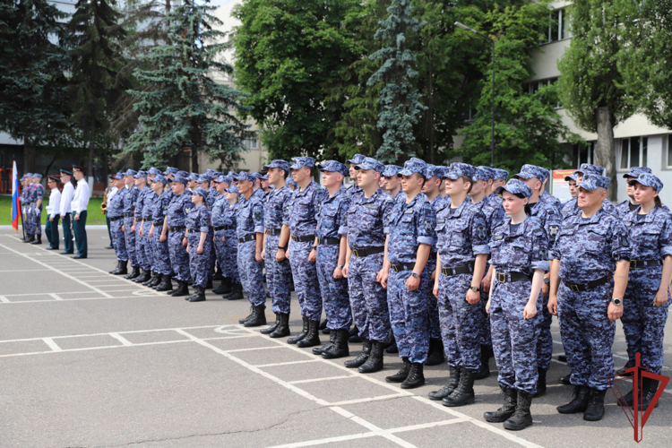 Более 120 росгвардейцев успешно закончили обучение в московском центре профессиональной подготовки сотрудников вневедомственной охраны