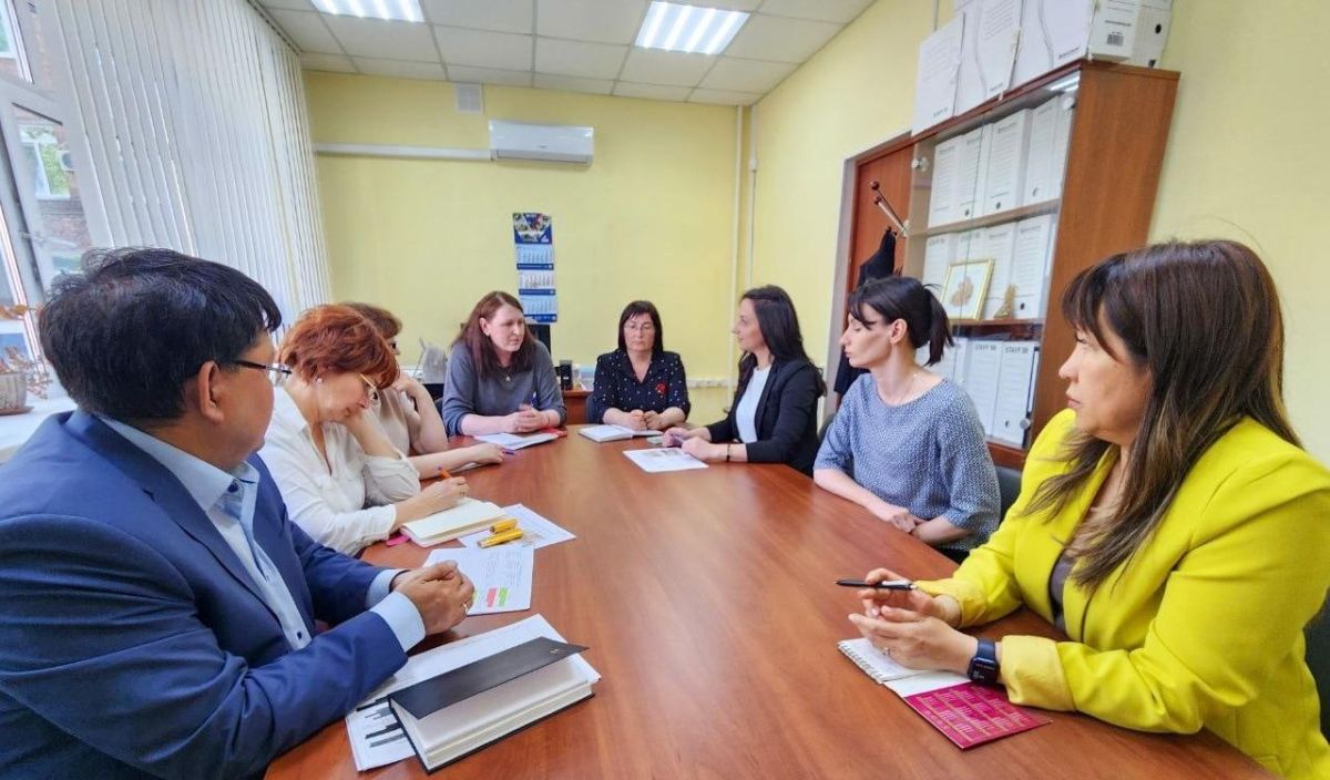 президент палаты адвокатов хакасия официальный. могилина светлана викторовна хакасия биография. республика хакасия абакан улица щетинкина 32 национальный архив. совет депутатов картинка. госслужба.