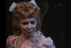 Ольга Широкова с 1995 года работает в театре своего мужа «Вишневый сад»