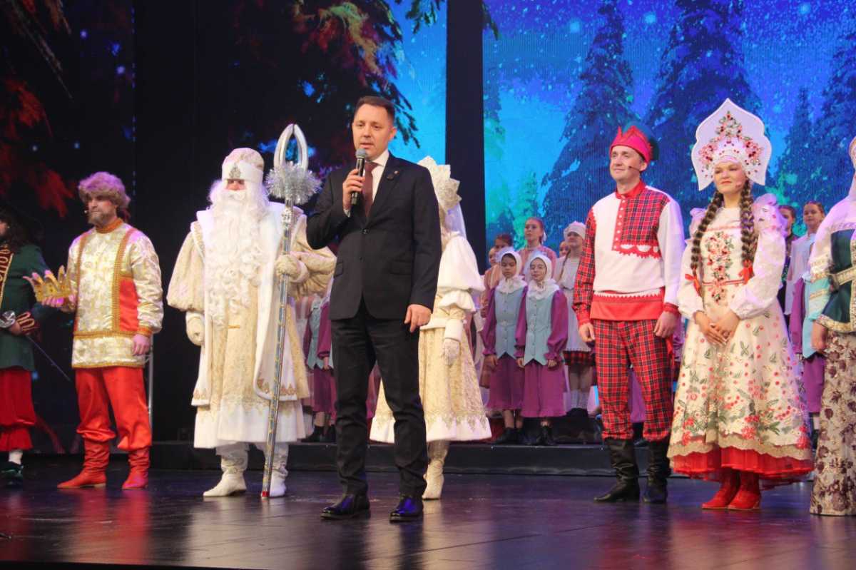 350 юных жителей посетили традиционную Ёлку главы Губкинского