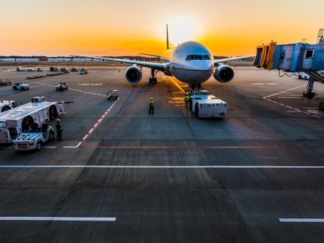 Замена прямого рейса на перелет с техпосадкой: на что рассчитывать туристу