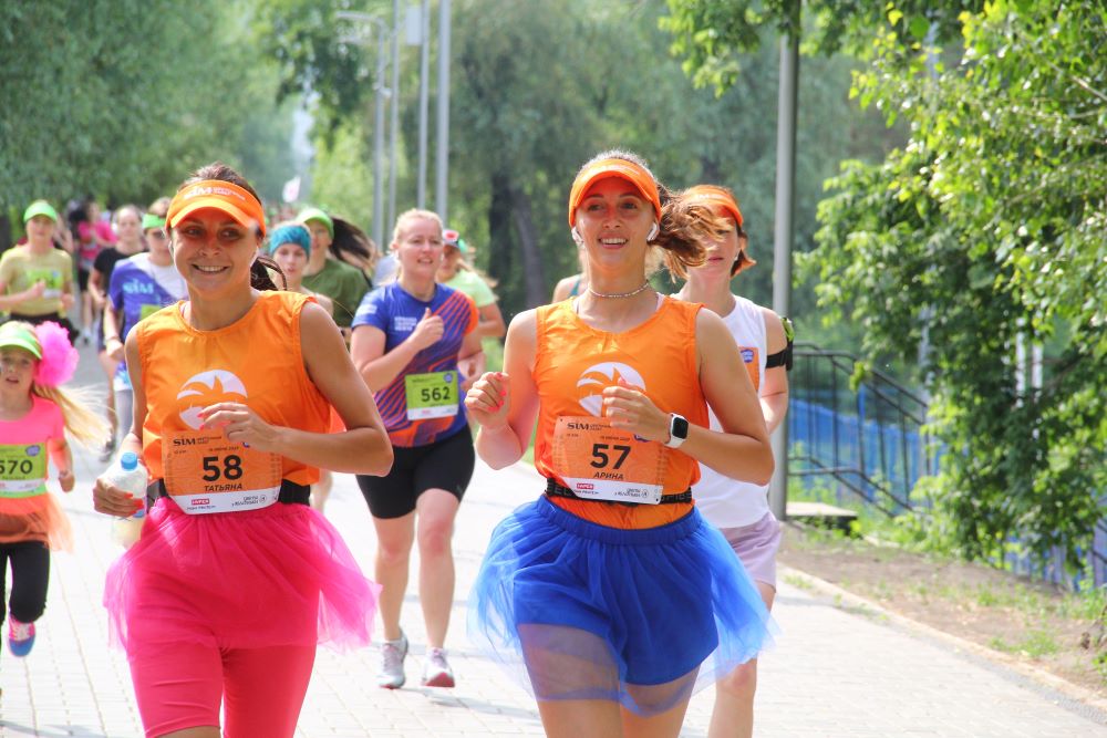 Сибирский международный марафон. Цветочный забег омск 2015. Цветочный марафон омск 2024. Цветочный забер. Цветочный забег.