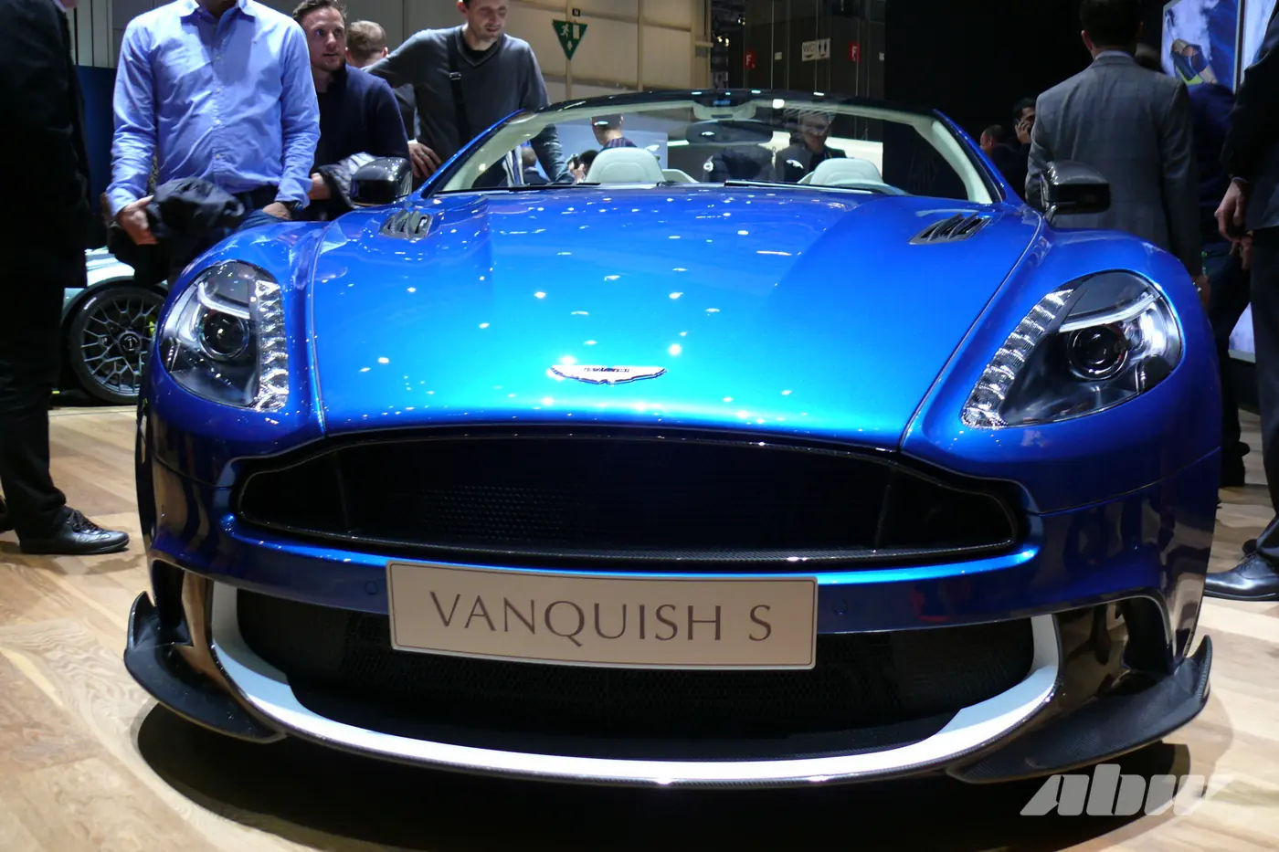 Три поколения победителей: четвертьвековой юбилей Aston Martin Vanquish
