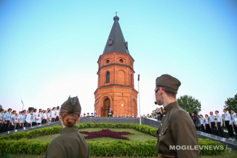 Областная патриотическая акция «Звон скорби» прошла на мемориальном комплексе «Буйничское поле»