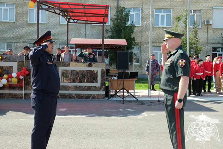 Специальный моторизованный полк махачкалинского соединения Росгвардии отметил 15-летие со дня образования